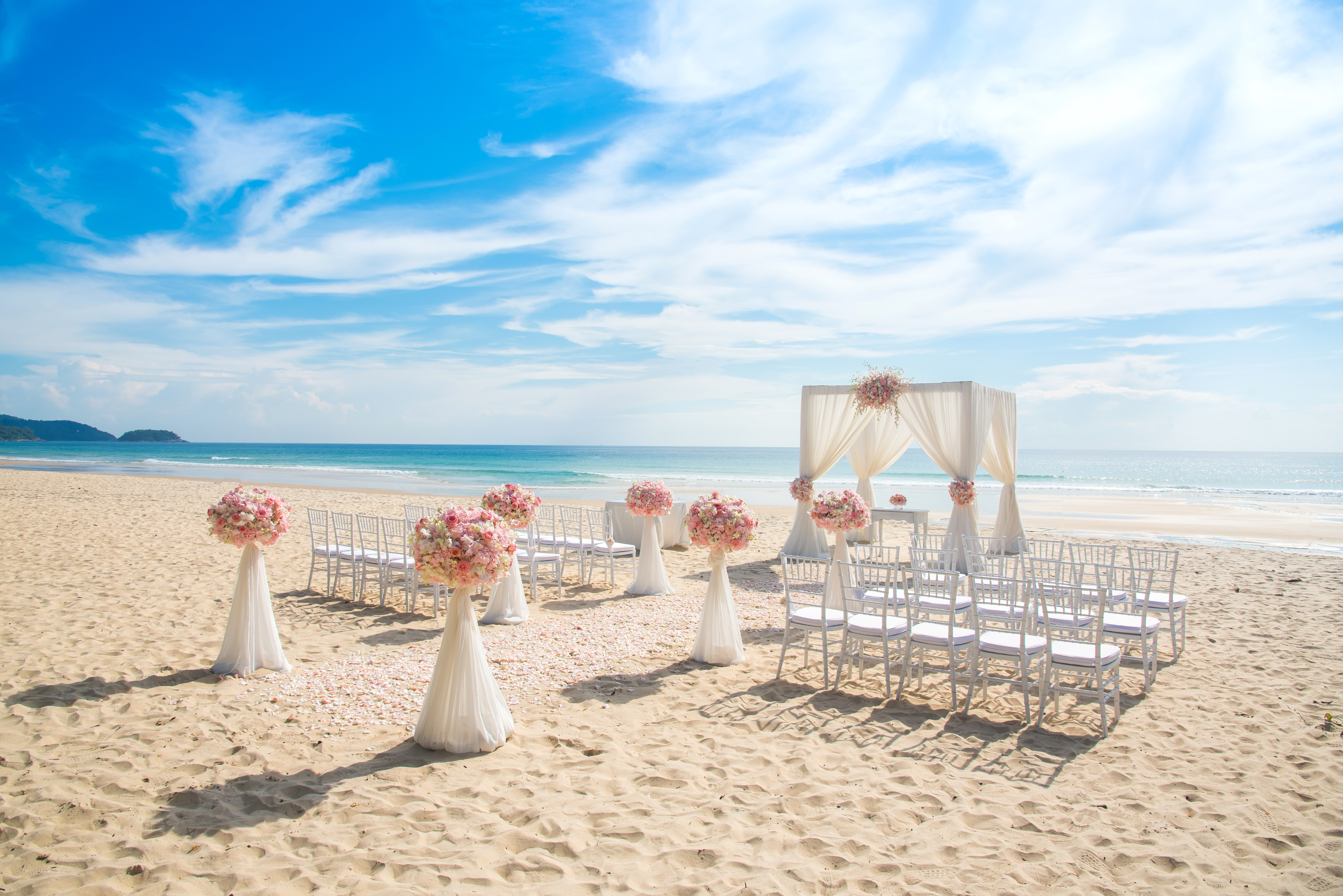 Romantic,Wedding,Ceremony,On,The,Beach