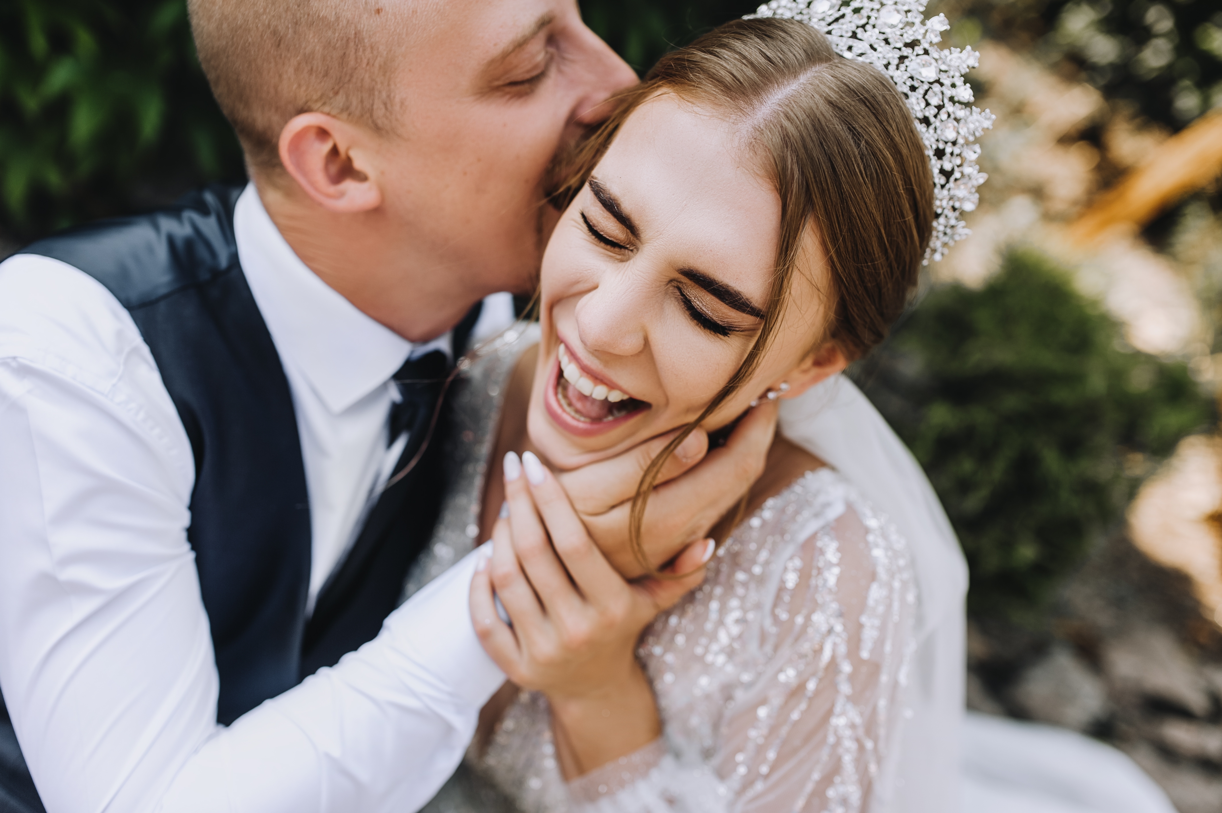 Wedding,Photo,Of,Cheerful,,Smiling,,Funny,Newlyweds.,A,Stylish,,Young